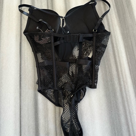 Victoria’s Secret Bombshell Fishnet Floral Teddy Halloween angel, devil - XS NEW - Picture 6 of 8